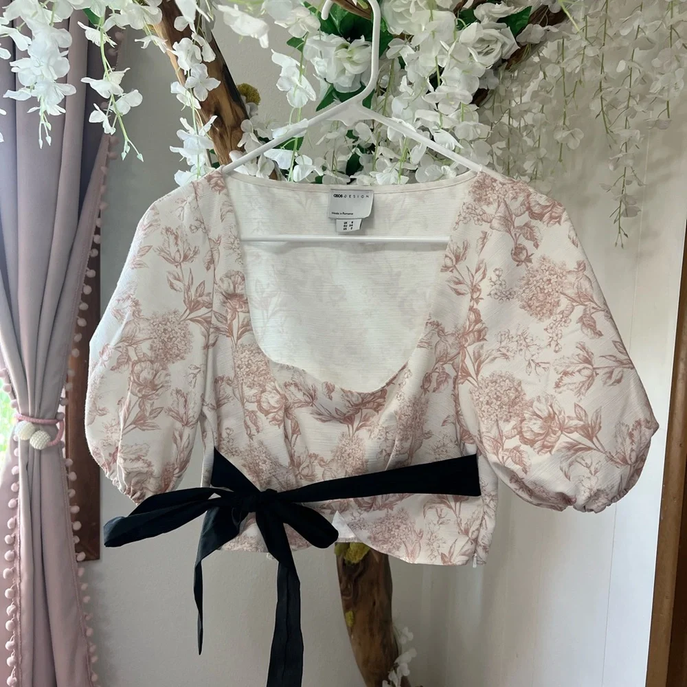 ASOS Design Cream Floral Blouse Crop Top with Black Bow 🎀 🖤 - Picture 5 of 10